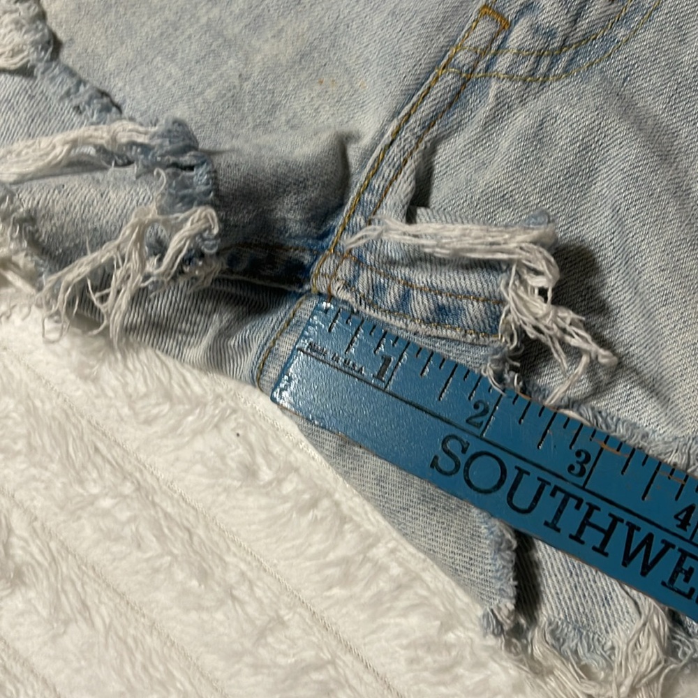 Levis 511 Vintage Shorts | Size 32 - Picture 13 of 13